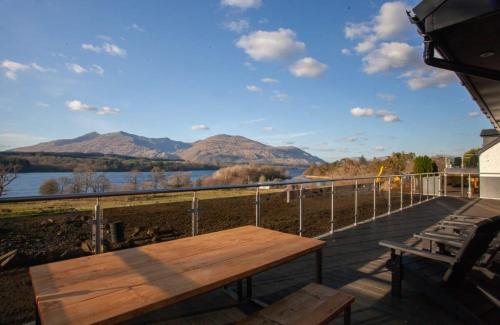 New Build Lodge With Stunning Views of Loch Awe in Портсонечен