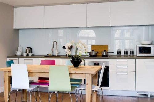 *Newly Renovated 2-Bed in Heart of Notting Hill* - image 12