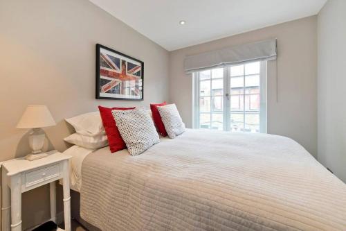 *Newly Renovated 2-Bed in Heart of Notting Hill* - image 11