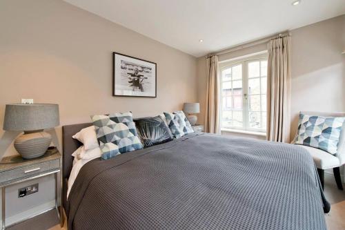 *Newly Renovated 2-Bed in Heart of Notting Hill* - image 13