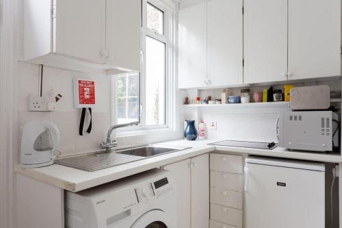 Artistic 1bed flat with patio in South Kensington, Londýn (fotografie 5)