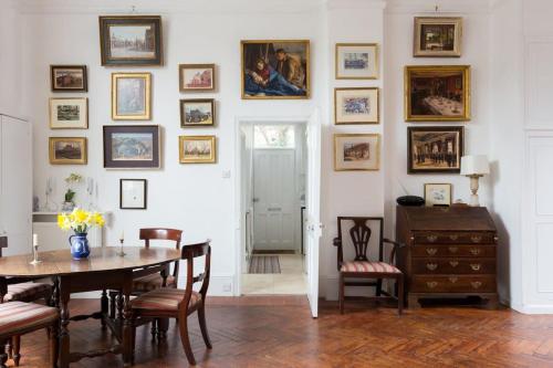 Artistic 1bed flat with patio in South Kensington, Londýn (fotografie 9)