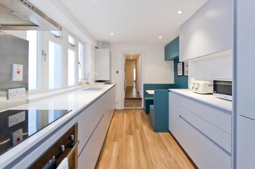 Charming 2-Bed Apt near Buckingham Palace - image 9