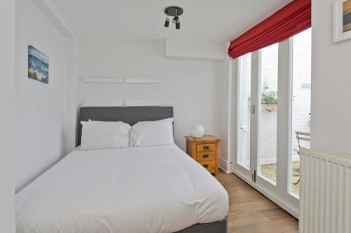Charming 2-Bed Apt near Buckingham Palace - image 7