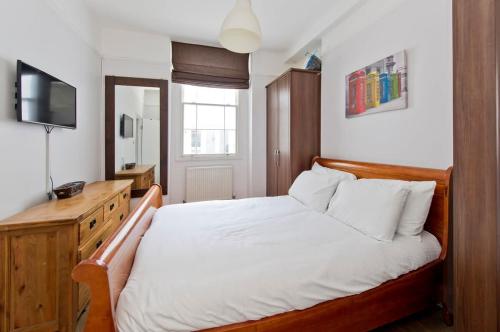 Charming 2-Bed Apt near Buckingham Palace - image 3