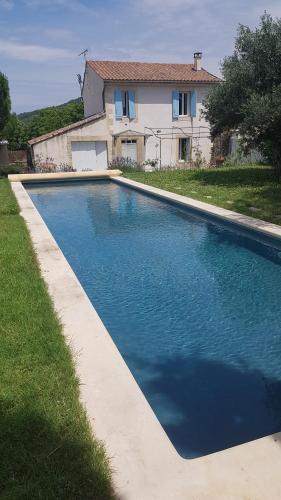 Maison de charme avec bassin de nage - Location saisonnière - Montmirat