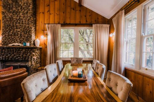 設施, Heritage Log Cabin and Garden w Outdoor Hot Tub in 梅德洛浴