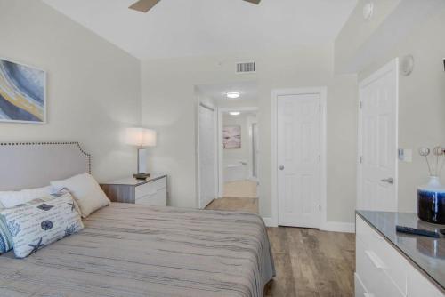 Brightly Furnished Beachfront Condominium - image 3