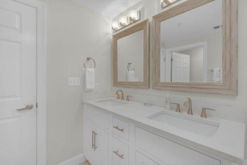 Brightly Furnished Beachfront Condominium - image 7
