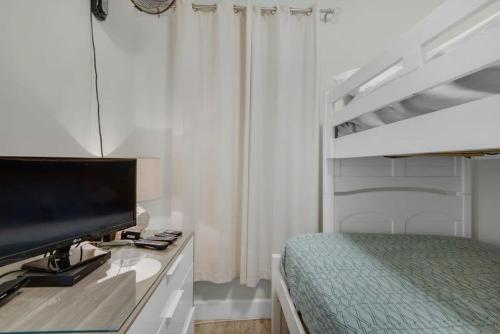 Brightly Furnished Beachfront Condominium - image 11