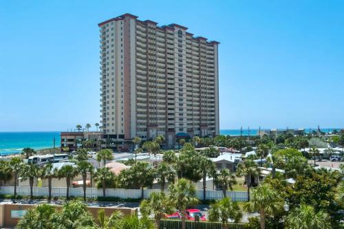 Brightly Furnished Beachfront Condominium - image 13