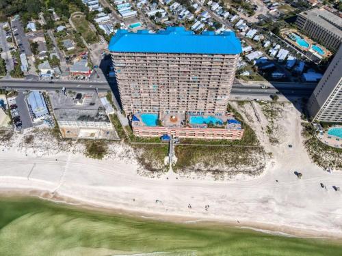 Brightly Furnished Beachfront Condominium - image 12