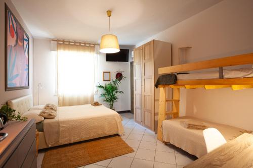 1 king bed, 1 twin bed, 1 bunk bed