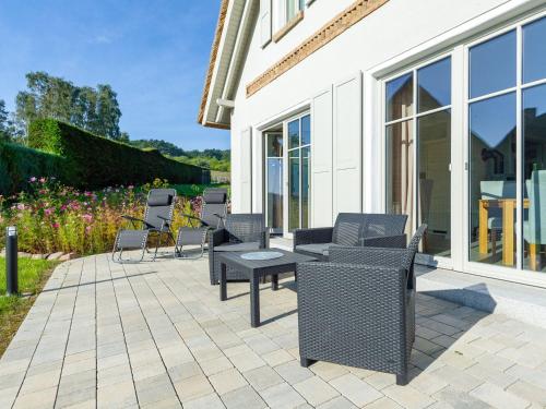 Exterior view, Landhaus Max in Moritzdorf - Luxus unter Reet mit Seeblick, Kamin, Sauna in Altensien