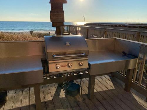 Brightly Furnished Beachfront Condo - 7th Floor Gulf View! - image 14