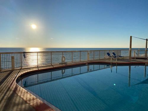 Brightly Furnished Beachfront Condo - 7th Floor Gulf View! - image 11