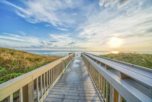 8th Floor Gulf View Beachfront Condominium - main image