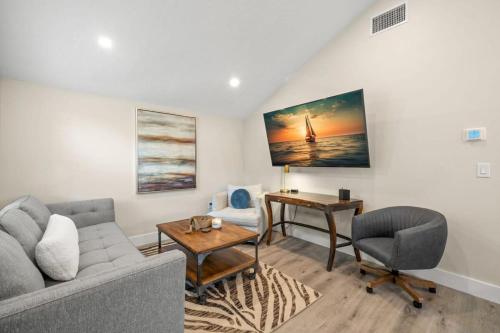 NEW! SoHo Suite, Steps to S Howard Ave in Tampa, USA