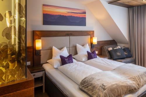 1 queen bed, 1 sofa bed