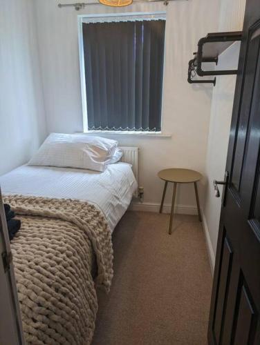 Cozy 4BDR 2BA 10Min to Widnes Train Station