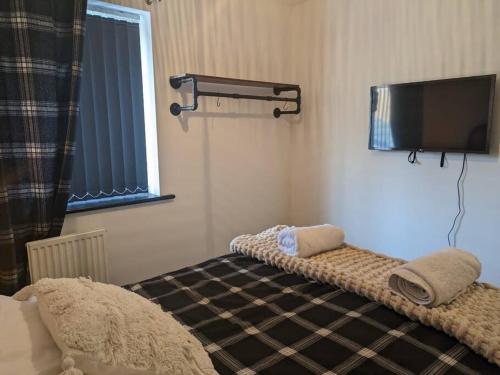 Cozy 4BDR 2BA 10Min to Widnes Train Station