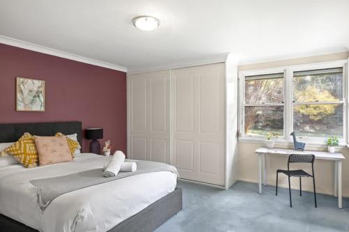 Private Ensuite Room in Pymble near Train & Bus Sleeps 2