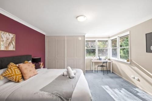 Private Ensuite Room in Pymble near Train & Bus Sleeps 2