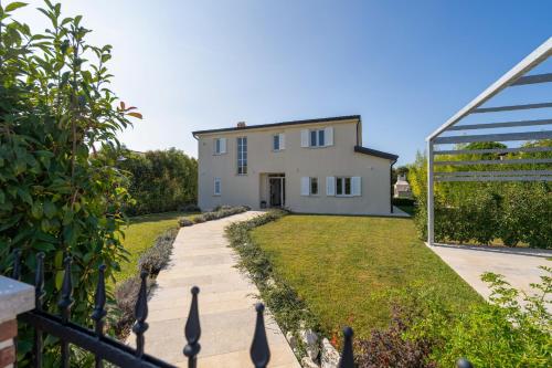 Villa Cvita Domenica near Poreč for 8 people with 40 m2 private pool - pet friendly