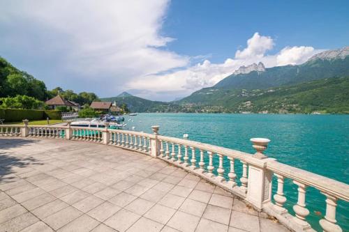 Balcon sur le lac charmant T3 avec vue spectaculaire - Location saisonnière - Duingt