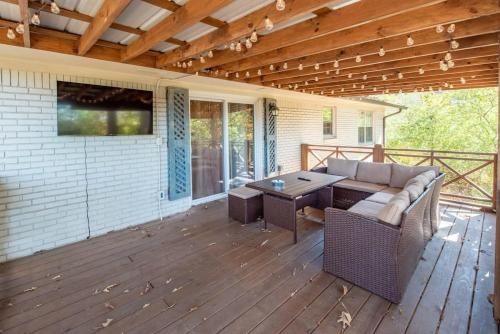 LA Maison De LA Nouvelle-Orléans GAME DAY house Covered Patio