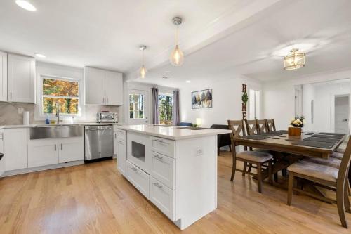 Gorgeous EST/Mercedes Stdm 10-min/Patio/Slps 10 in Collier Heights