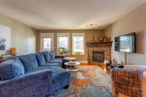 Cozy 2BR Banff Fireplace Patio