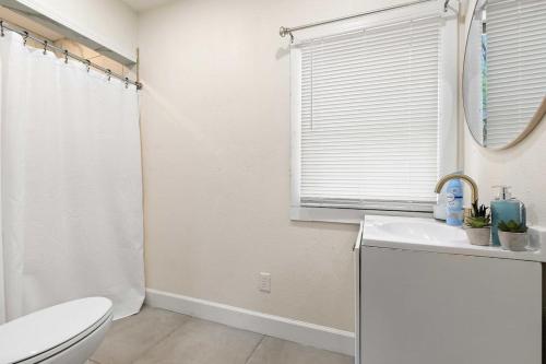 The Lily Pad Modern Cottage In The City detail