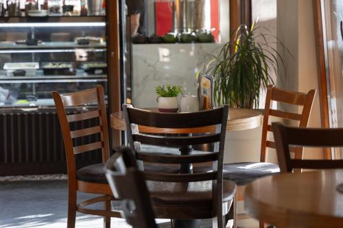 Ресторан, Hotel Ma Belle in Пріштіна