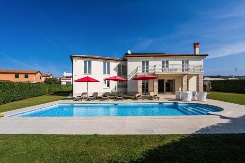 Villa Bincila for 12 people near Poreč with sea view & beautiful garden