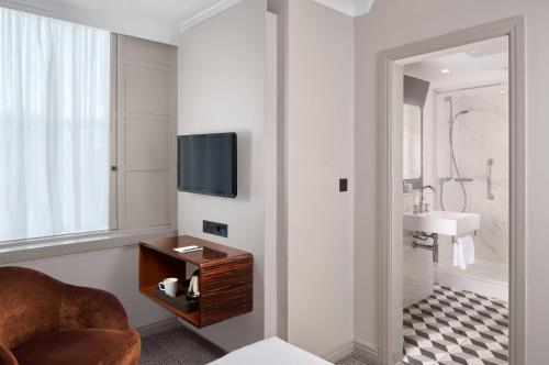 Strand Palace Hotel - image 11