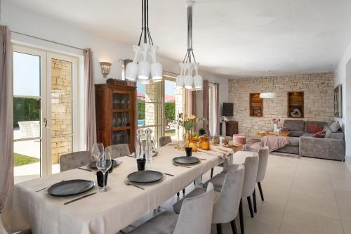 Villa Bincila for 12 people near Poreč with sea view & beautiful garden