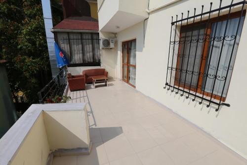 Camelot Apartment - image 2