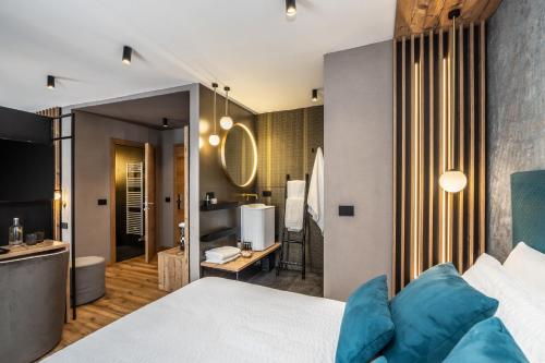 4 twin beds