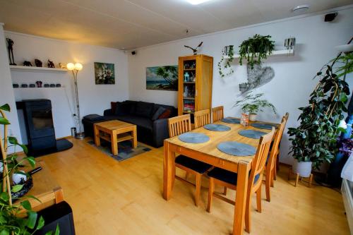 Cozy Room with Garden on Askøy Island, Close to Bergen