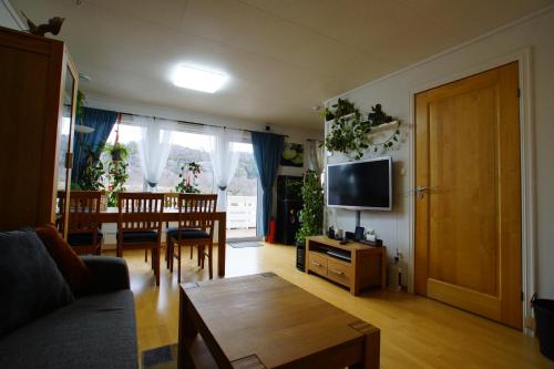 Cozy Room with Garden on Askøy Island, Close to Bergen