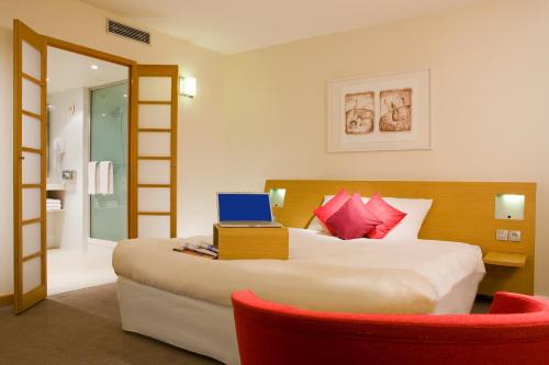 room detail thumbnail 1
