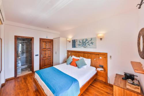 Double Room with Sea View image 10