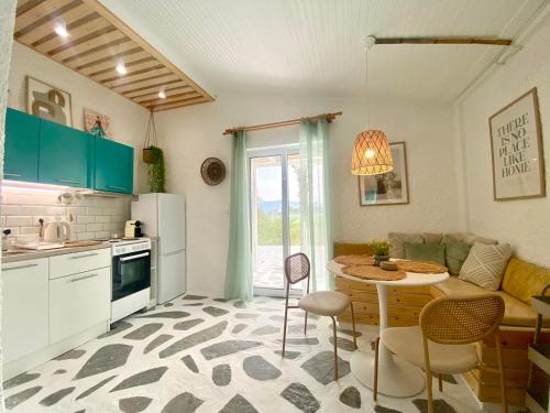 Peaceful Cottage House By The Sea - Private Garden in Ag. Konstantinos (Messini)