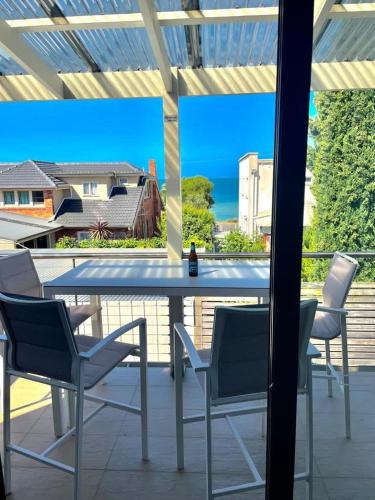 Coastal Holiday Living Bay Views Prime Location in Indented Head