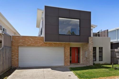 Coastal Holiday Living Bay Views Prime Location in Indented Head