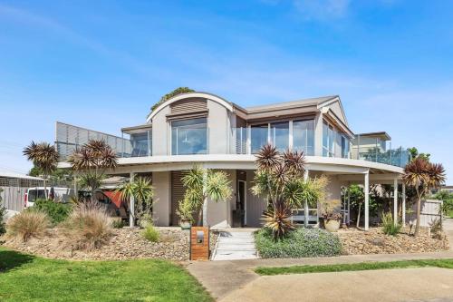 Half Moon Bay Hideaway 1 min to Foreshore in Indented Head