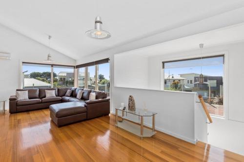 Half Moon Bay Hideaway 1 min to Foreshore in Indented Head