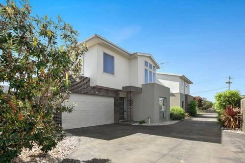 Spacious Townhouse Central St Leonards - Portarlington