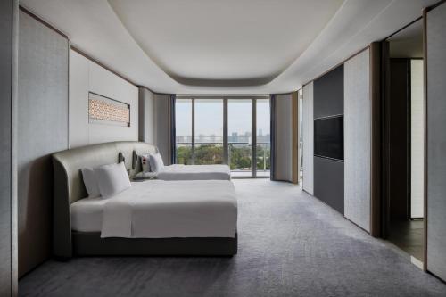 2 queen beds